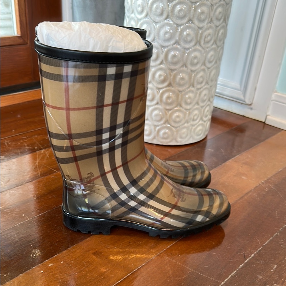 Burberry Plaid Winter & Rain Boots - Tan and Black - Picture 5 of 12